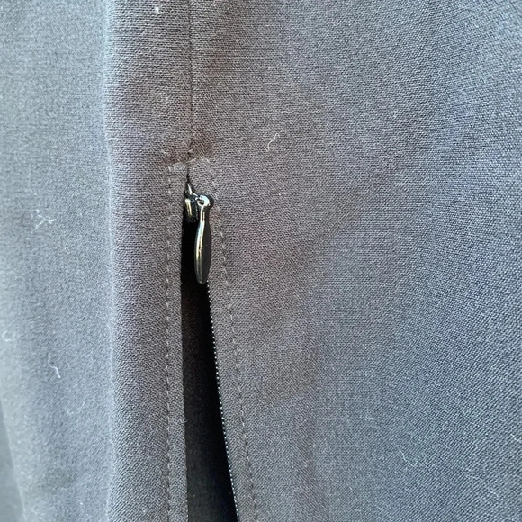 Bisou Bisou black pencil minimalist skirt with zipper back size 2 - Picture 3 of 4